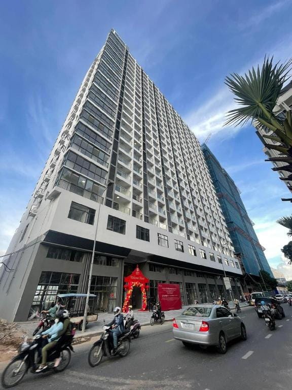Brand New Studio Room (Riverside View + Balcony) Apartment in Phnom Penh Province
