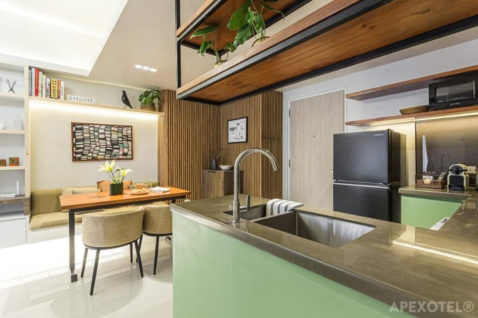 Chic 2BR Urban Retreat Wow Views Apartment in Lapu-Lapu City