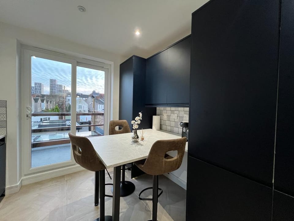 Amazing London House for Groups Vacation rental in Harrow