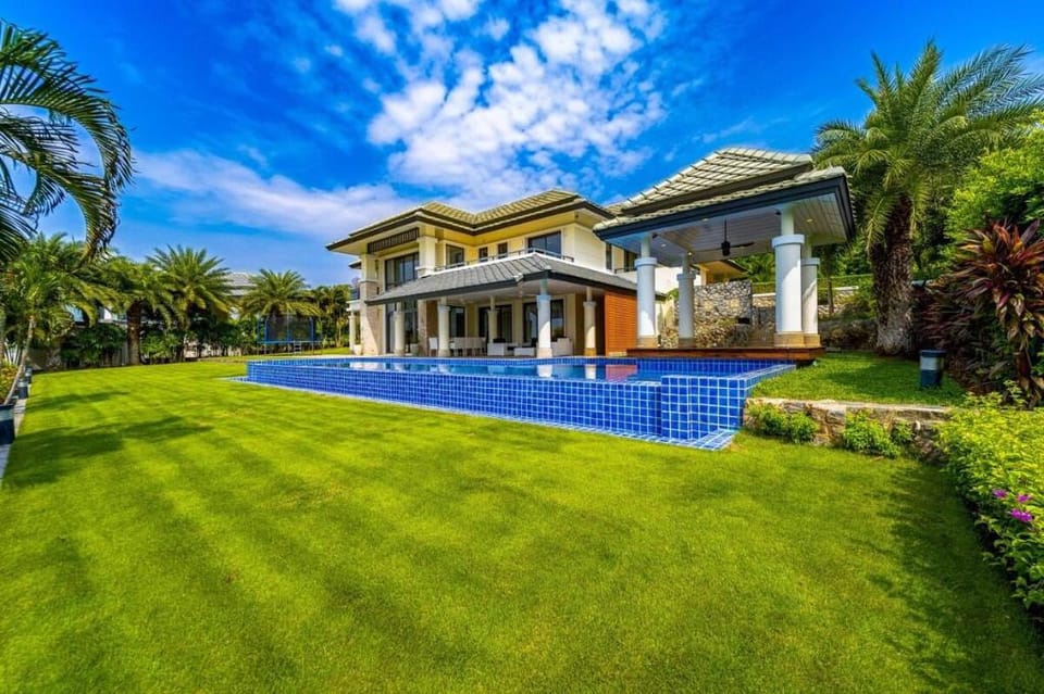 Luxury Mansion On Golf Course (BMG5) Villa in Hua Hin District