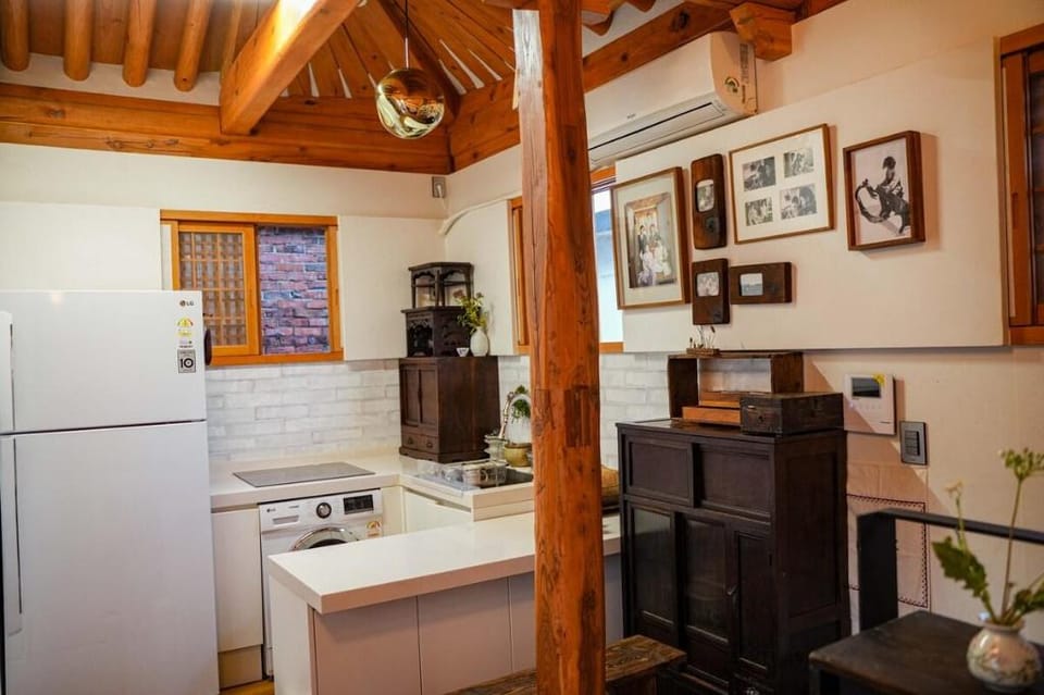 Arumdaun Hanok Yuju Vacation rental in Seoul