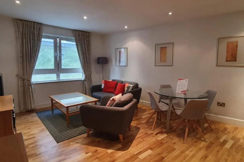 Awesome 1 Bed Apartment Tower Hill Apartment in London