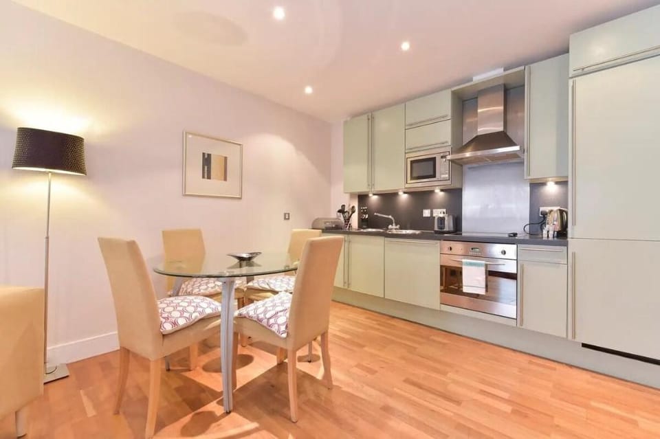 Awesome 1 Bed Apartment Tower Hill Apartment in London