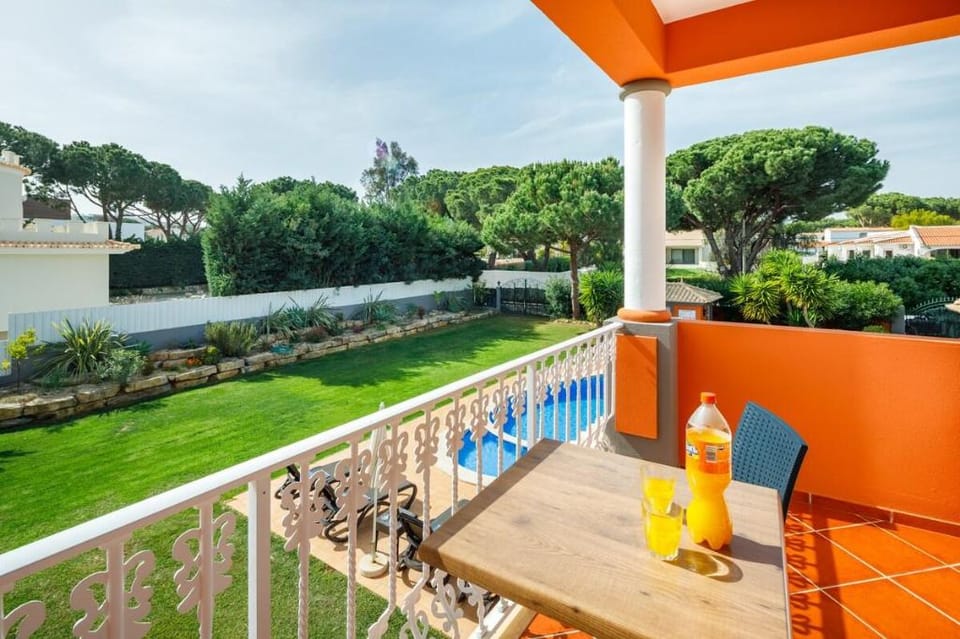 Vila 4 Suites   1 Quarto Criança, Pisicina Aquec Villa in Olhos de Água
