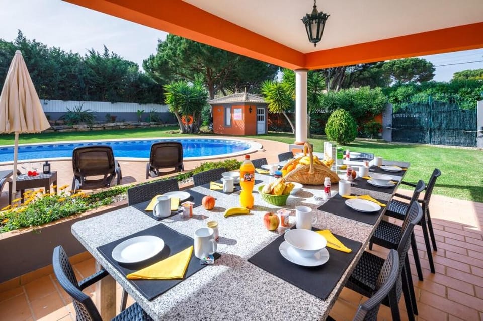 Vila 4 Suites   1 Quarto Criança, Pisicina Aquec Villa in Olhos de Água