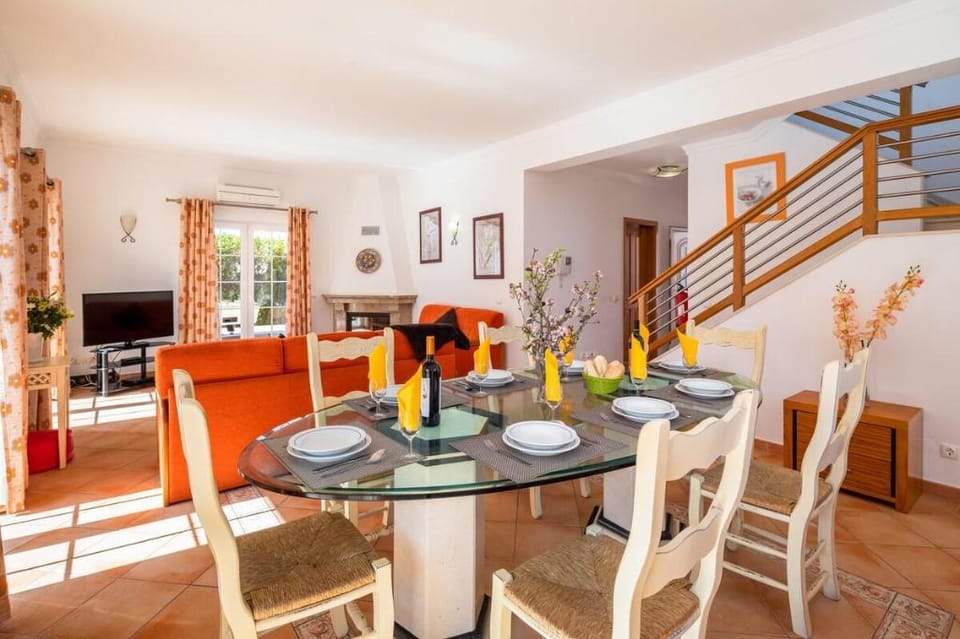 Vila 4 Bedroooms/Private Pool, BBQ, AC, WIFI Vacation rental in Olhos de Água