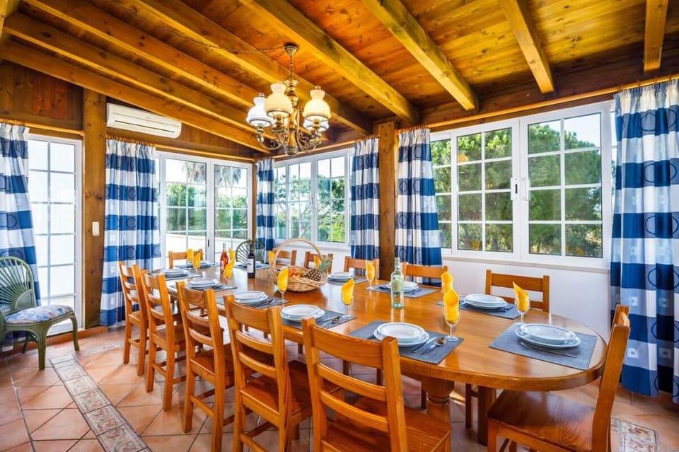 VILA PRIVADA DE 7 QUARTOS,PISCINA AQUECIDA,A/C Vacation rental in Olhos de Água
