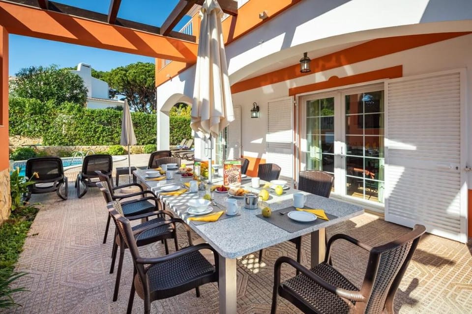 Vila Privada de 4 Quartos, Pisicina, Jardim, Wi-fi Vacation rental in Olhos de Água