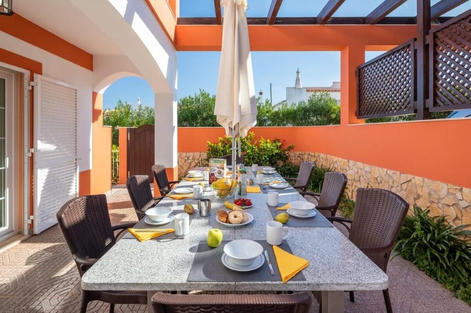 Vila Privada de 4 Quartos, Pisicina, Jardim, Wi-fi Vacation rental in Olhos de Água