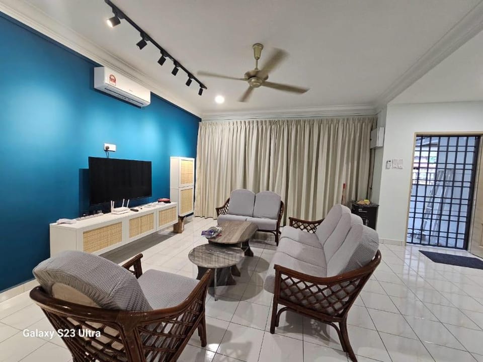 Vibrant Stay @ Ipoh (15 pax) Vacation rental in Ipoh
