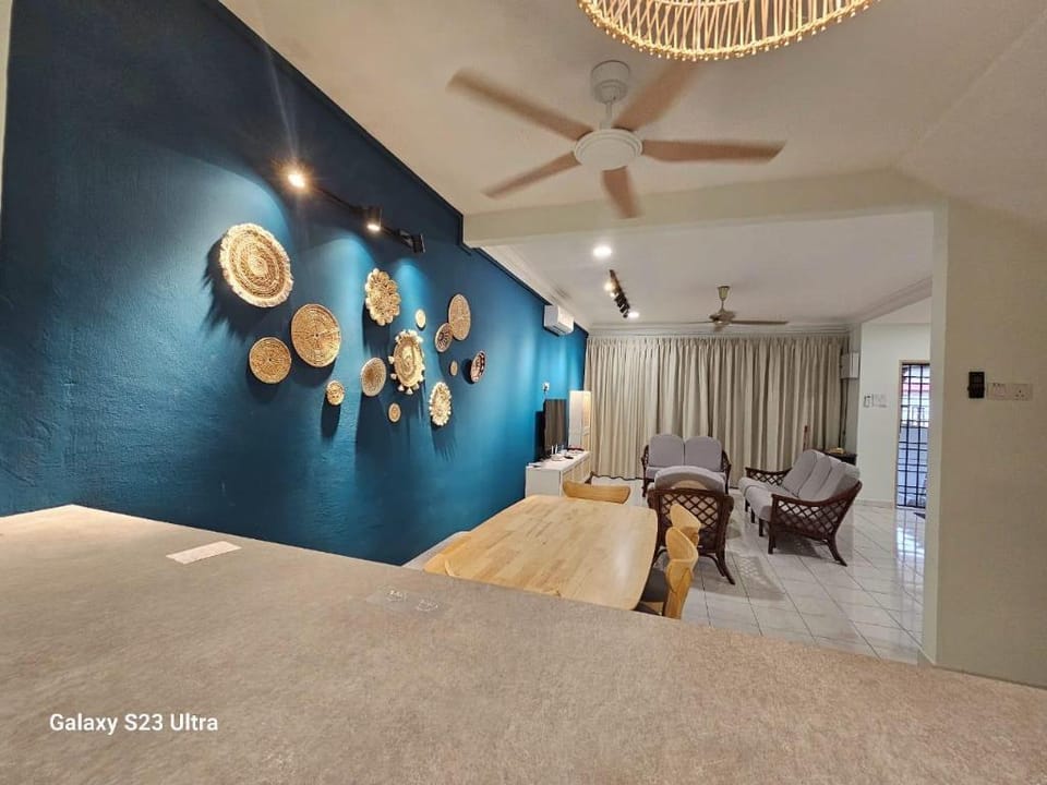 Vibrant Stay @ Ipoh (15 pax) Vacation rental in Ipoh