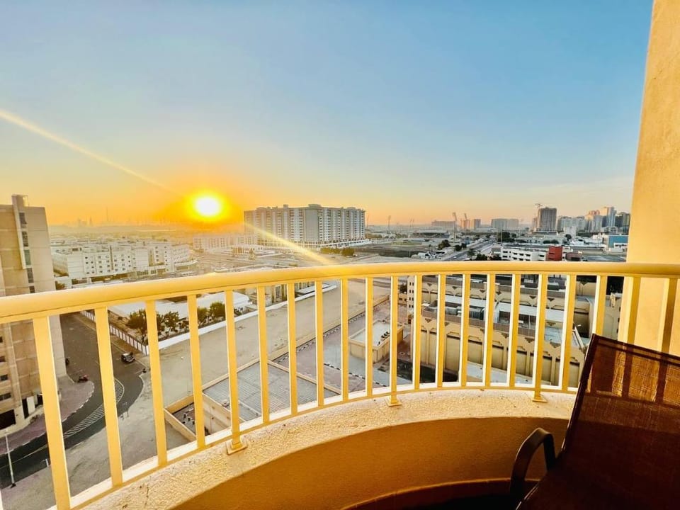 Cozy One Bedroom Apartment in Dubai Near Metro Apartment in Al Sharjah