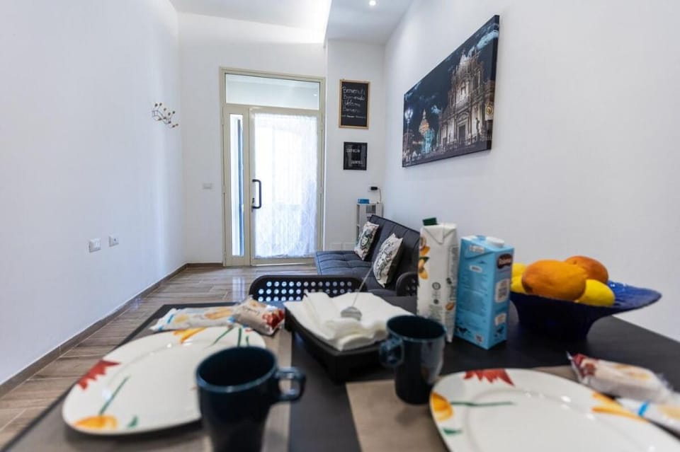 Al castello independent house-casa vacanze al centro di catania Vacation rental in Catania