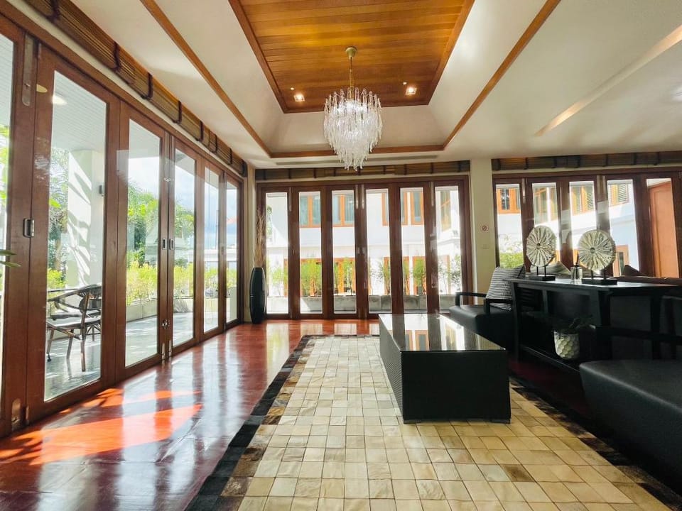 Pattaya 5-Bedroom Beachfront Seaview Pool Villa Villa in Pattaya City