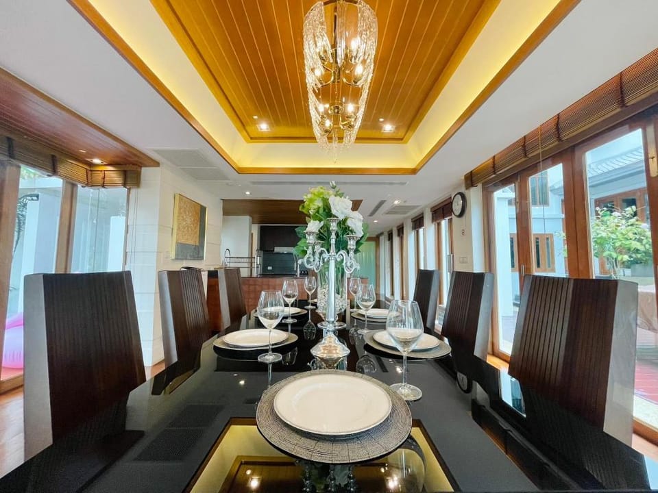Pattaya 5-Bedroom Beachfront Seaview Pool Villa Villa in Pattaya City