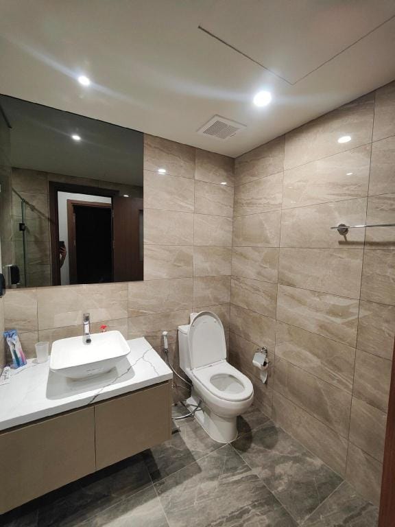 Luxury The Matrix One 3BRs My Dinh Apartment in Laos