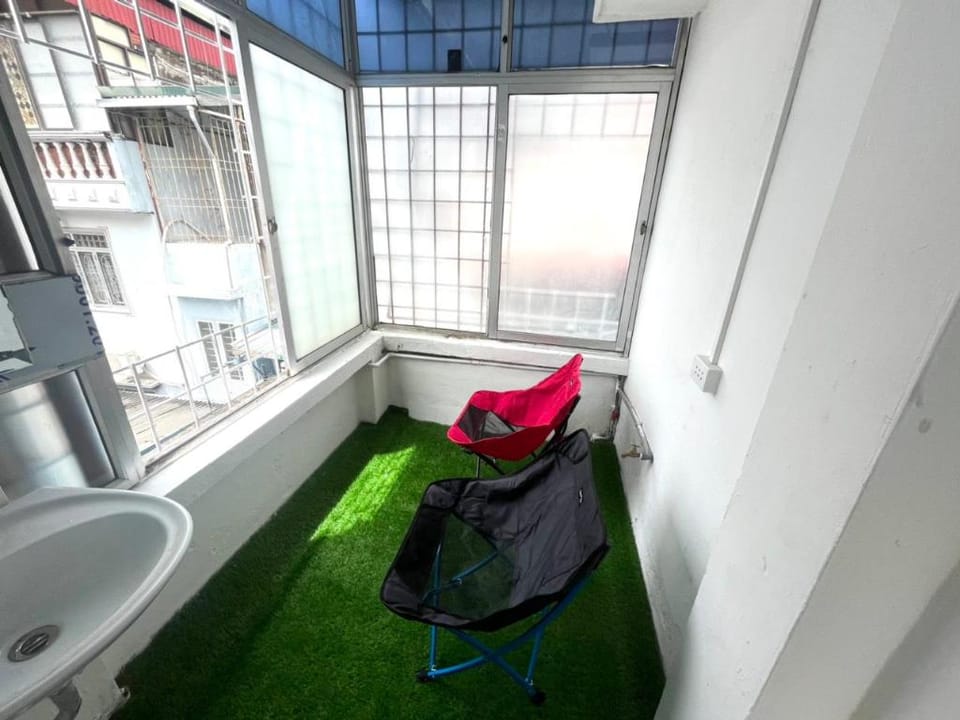 Central spacious 2-floor apartment - Authentic Hanoi quiet local alley - Train Cafe street Apartment in Hanoi
