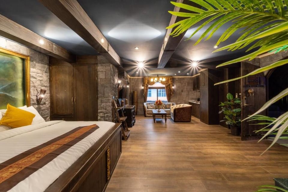 The Castle Pratumnak –Elegant Villa with City View Apartment in Pattaya City
