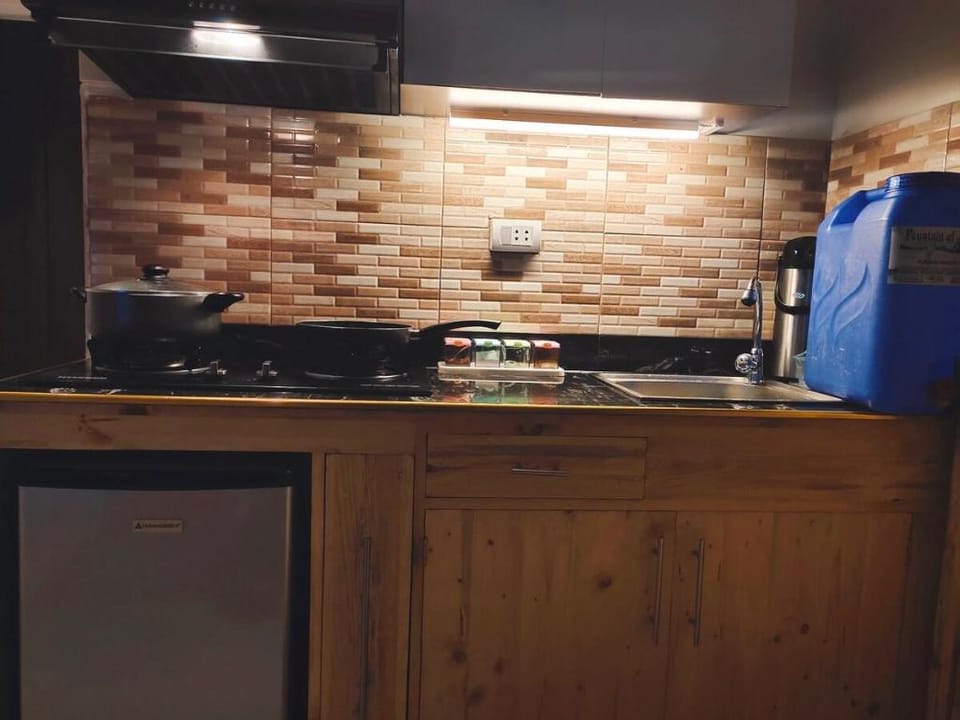 Daniel's Rendezvous Crib (Netflix/Videoke inside) Vacation rental in Quezon City