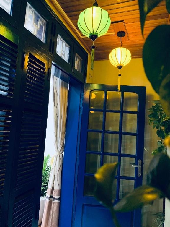 City view/ Balcony/ Old quarter house. Vacation rental in Hanoi