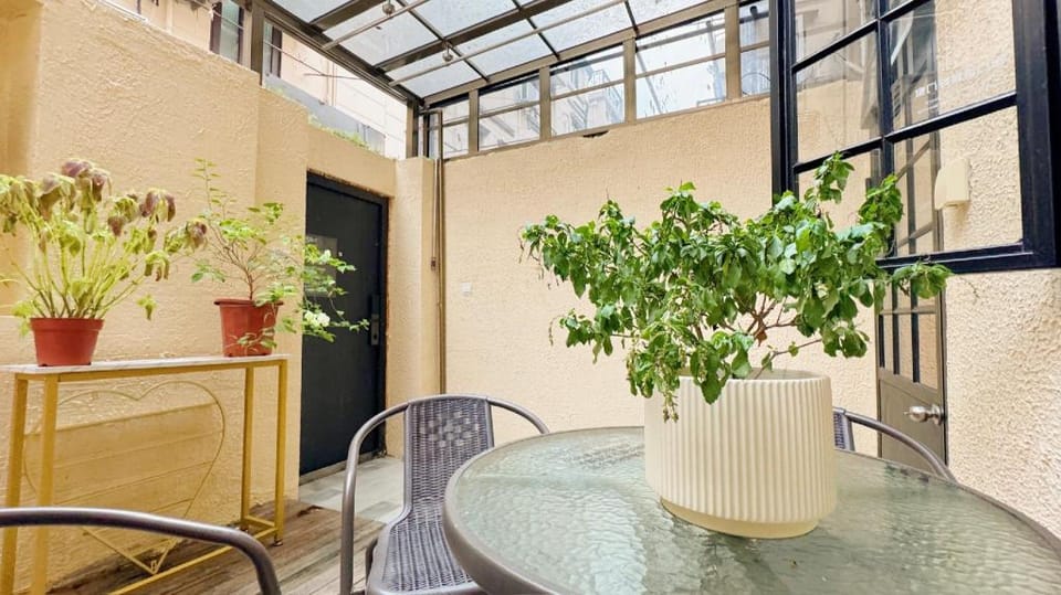 CityWalk Cottage With Two Beds and Courtyard Vacation rental in Shanghai