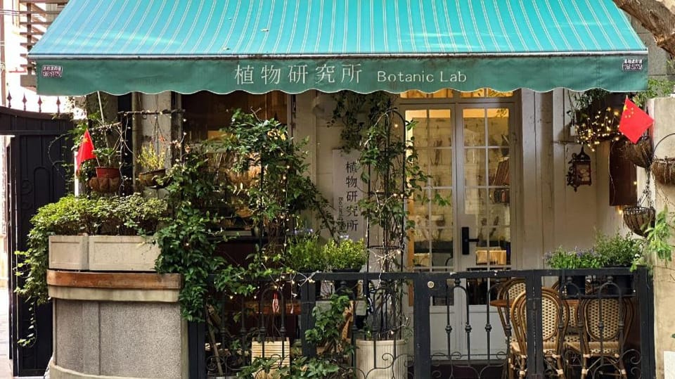 CityWalk Cottage With Two Beds and Courtyard Vacation rental in Shanghai