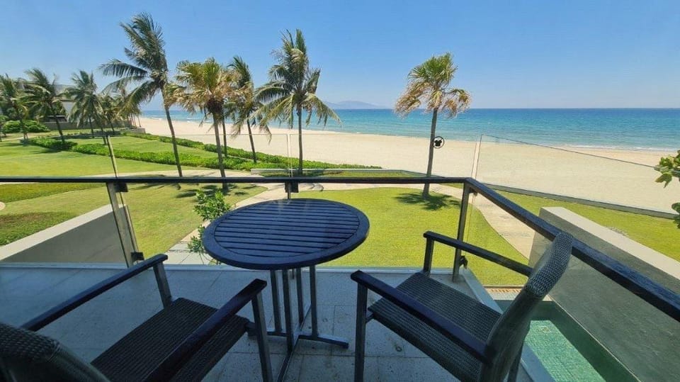 An villa at resort, beach front, private pool. Villa in Hoa Hai