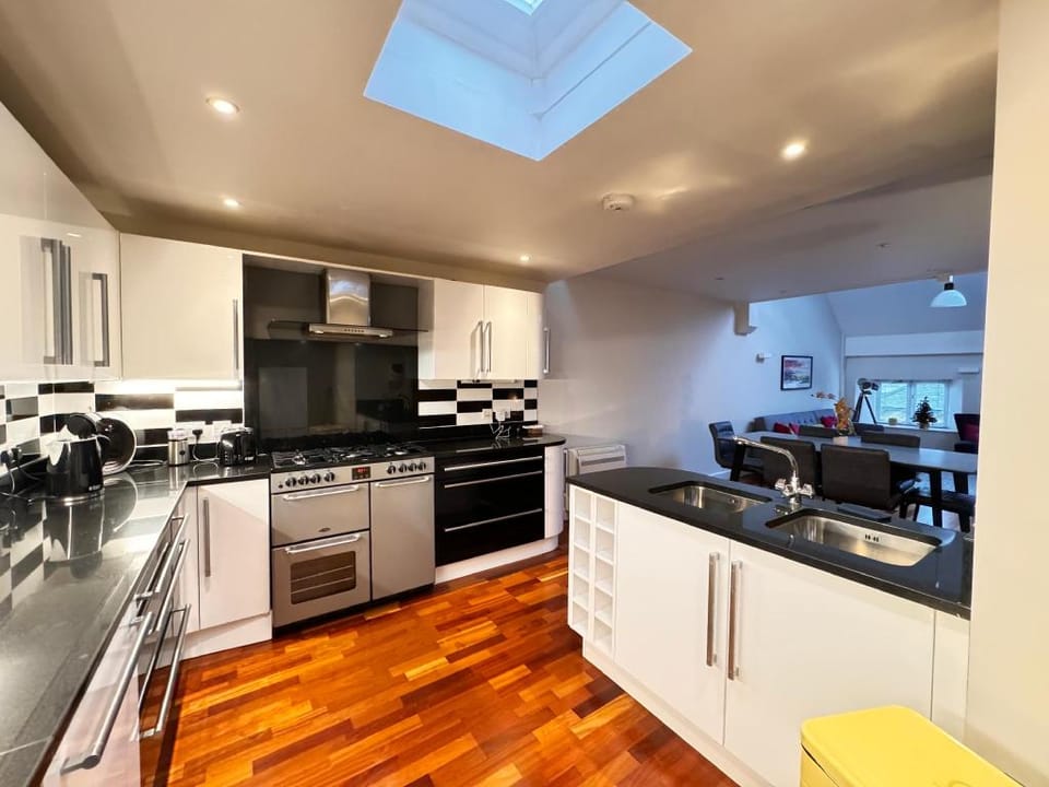 Stunning, Chic 3-4 Bed House! 4 Storeys. Vacation rental in South Kesteven District