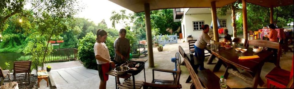 Homestay บ้านอิ่มบุญ บ้านริมน้ำ นครนายก Vacation rental in Laos
