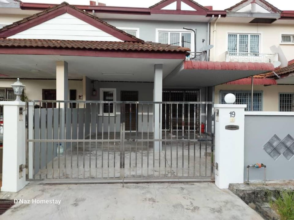 Near Spice Arena 4R3B double storey Bayan Baru Vacation rental in Bayan Lepas
