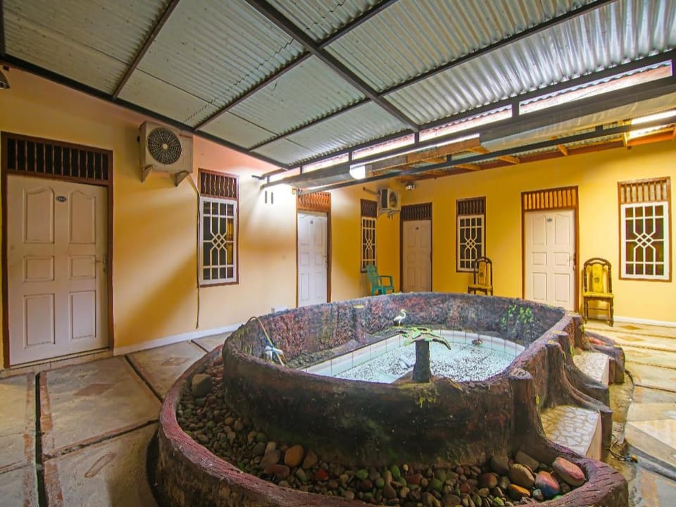 OYO 2946 Handira Homestay Hotel in Padang