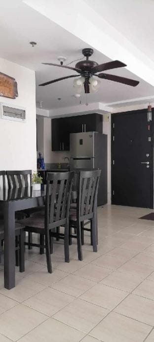 PENTHOUSE CONDO UNIT FOR 3 BEDROOM ACCESS Apartment in Pasig
