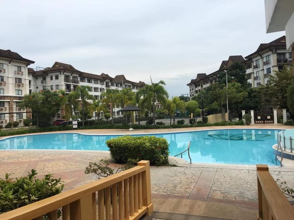 Ri's One Oasis w Free Pool back of SM City Mall Apartment in Davao City
