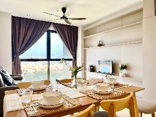 LC 1-10Pax 3Room Cozy Home 4Qbed WiFi TV Tropicana Vacation rental in Petaling Jaya