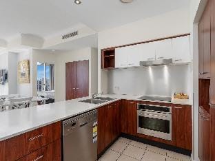 Ocean View Three Bedroom Apartment Vacation rental in Surfers Paradise Boulevard