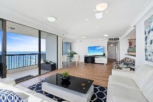 Full Ocean View Lvl21- 2Bed2Bath -Long Beach Apt Vacation rental in Surfers Paradise