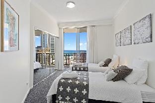 Paradise Found: Ocean-View 2BR/2BA in Chevron! Vacation rental in Surfers Paradise