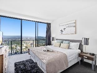 Sky High Apartment in Circle on Cavil - 53rd Floor Vacation rental in Surfers Paradise
