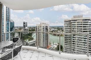 Level 17- Chevron Renaissance 2Bed w. River View Vacation rental in Surfers Paradise