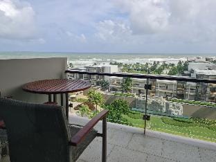 Tony houses-1BR Apt Hyaatt Regency With Ocean View Vacation rental in Hoa Hai
