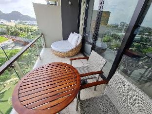 Tony houses-1BR Apt Hyaatt Regency With Ocean View Vacation rental in Hoa Hai