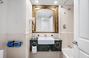 Legends Dual Key - 2 Bedroom Apartment - Level 15 Vacation rental in Surfers Paradise Boulevard