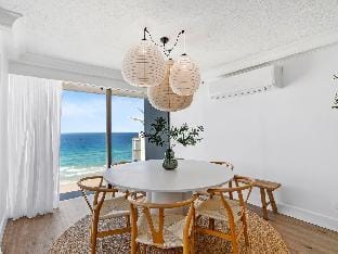 Contemporary Lvl17 2B2B Apt with Ocean Views Vacation rental in Surfers Paradise