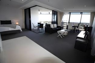 Elevate Your Holiday - 2067 Circle Vacation rental in Surfers Paradise
