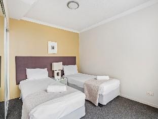 Central River View 2 Bedroom Beautiful Apartment Vacation rental in Surfers Paradise