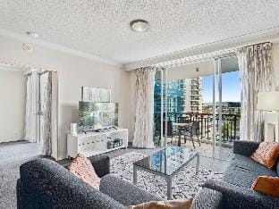 Central River View 2 Bedroom Beautiful Apartment Vacation rental in Surfers Paradise
