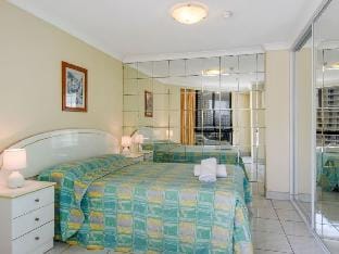 Ocean View - Central One Bedroom Apt - Monte Carlo Vacation rental in Surfers Paradise Boulevard