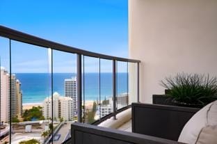 Massive Balcony & Ocean View-2Bed 2Bath Deluxe Apt Vacation rental in Surfers Paradise