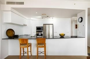 Massive Balcony & Ocean View-2Bed 2Bath Deluxe Apt Vacation rental in Surfers Paradise