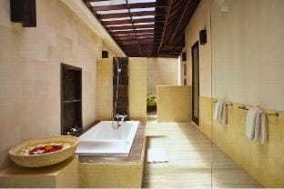 Royal Gardens 2 BR With Private Pool #NE20 Villa in Kuta